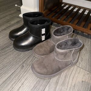 2 pairs of little girl Uggs